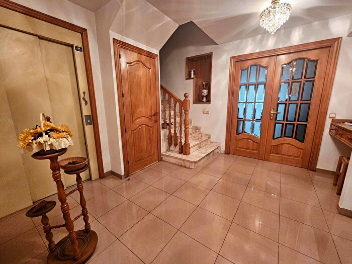 Casas en venta y pisos alquiler - 2