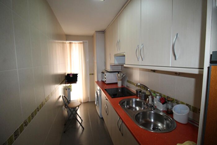 Casas en venta y pisos alquiler - 3