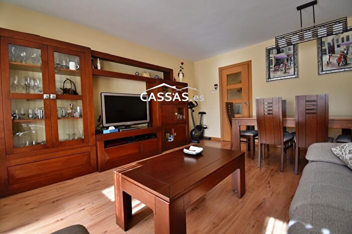Casas en venta y pisos alquiler - 3