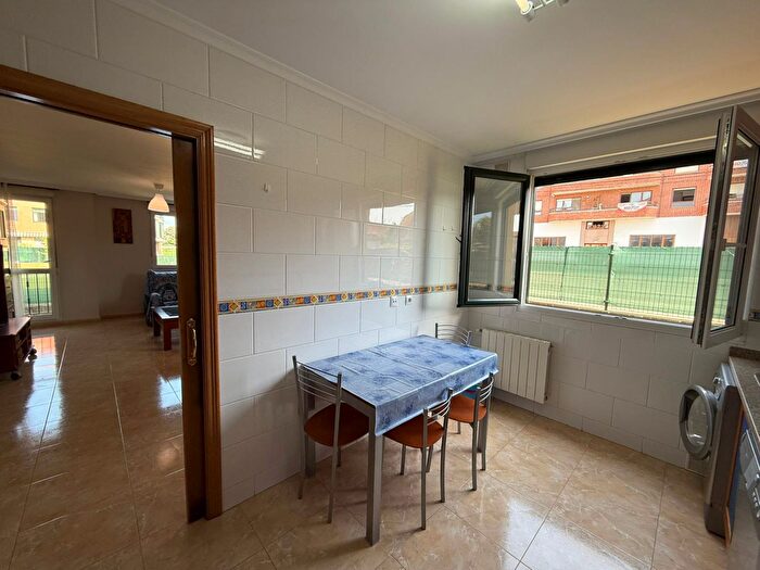 Casas en venta y pisos alquiler - 3