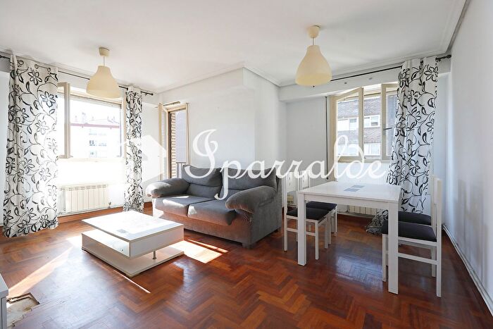 Casas en venta y pisos alquiler - 1