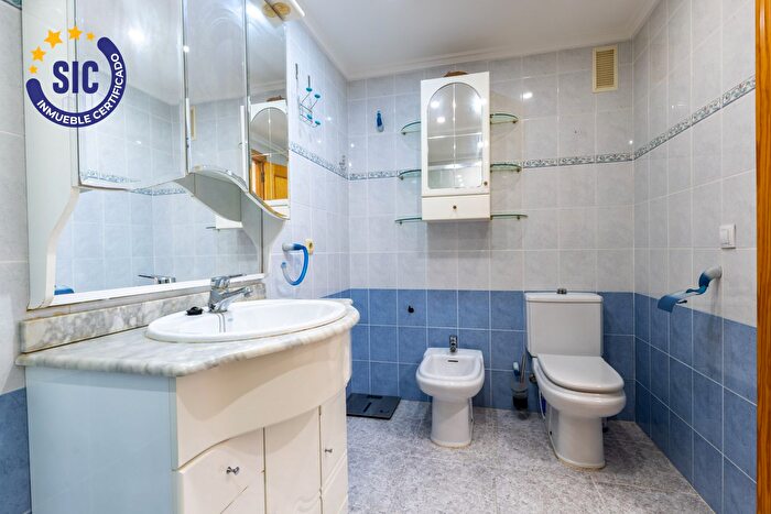 Casas en venta y pisos alquiler - 3