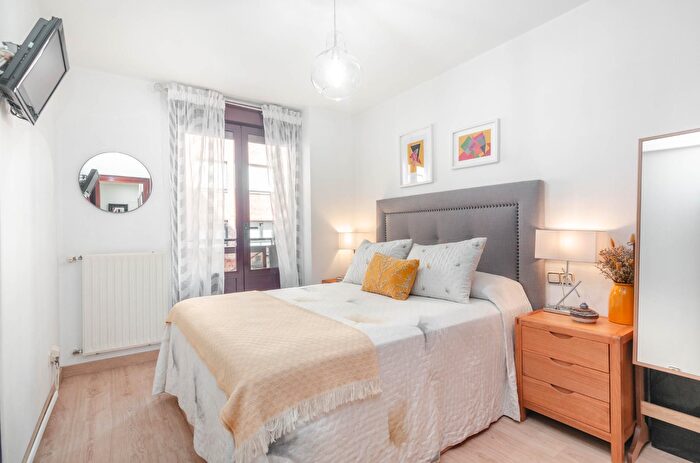 Casas en venta y pisos alquiler - 1