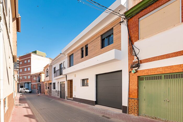Casas en venta y pisos alquiler - 1