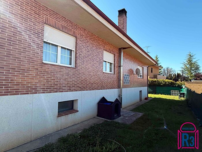 Casas en venta y pisos alquiler - 3