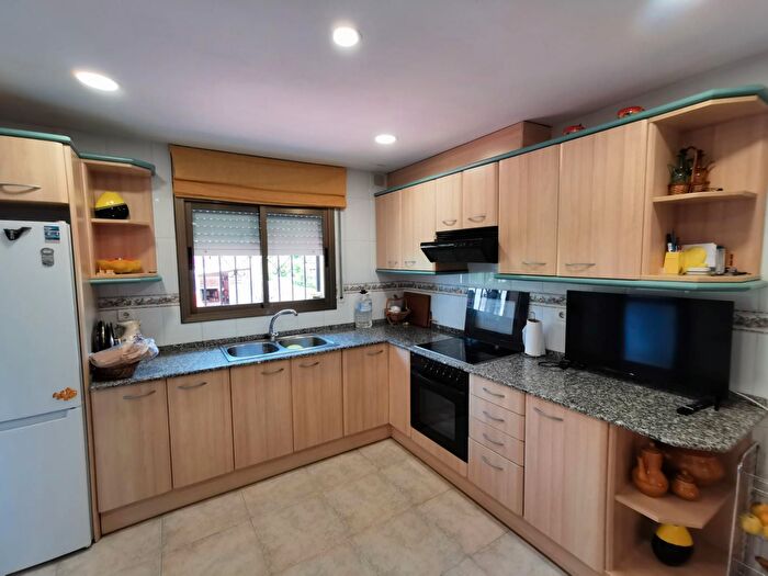 Casas en venta y pisos alquiler - 3