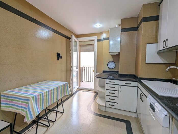 Casas en venta y pisos alquiler - 3
