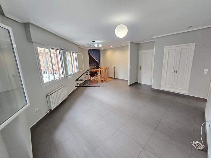 Casas en venta y pisos alquiler - 1