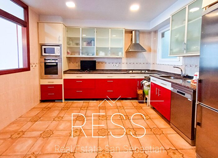 Casas en venta y pisos alquiler - 3