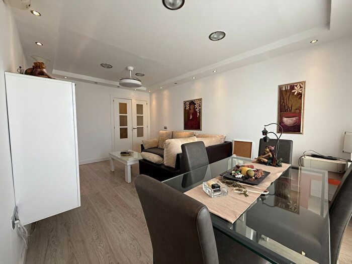 Casas en venta y pisos alquiler - 2