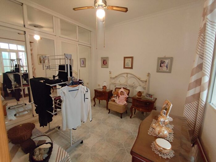 Casas en venta y pisos alquiler - 3