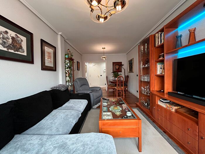 Casas en venta y pisos alquiler - 3