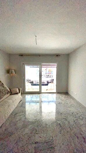 Piso en venta en Nueva Andalucía, Puerto Banús de 2 habitaciones
