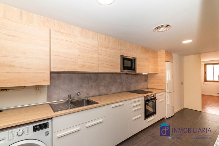 Casas en venta y pisos alquiler - 1