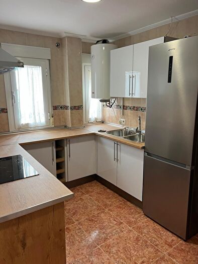 Casas en venta y pisos alquiler - 3