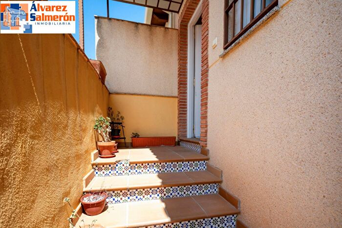 Casas en venta y pisos alquiler - 3