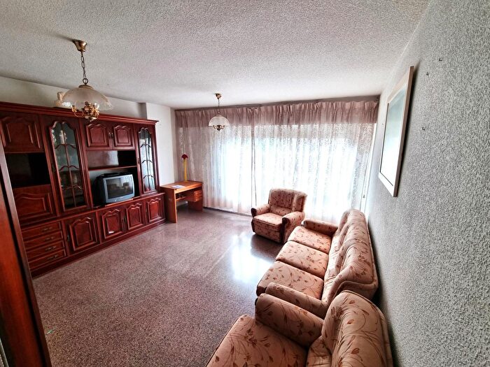 Casas en venta y pisos alquiler - 2