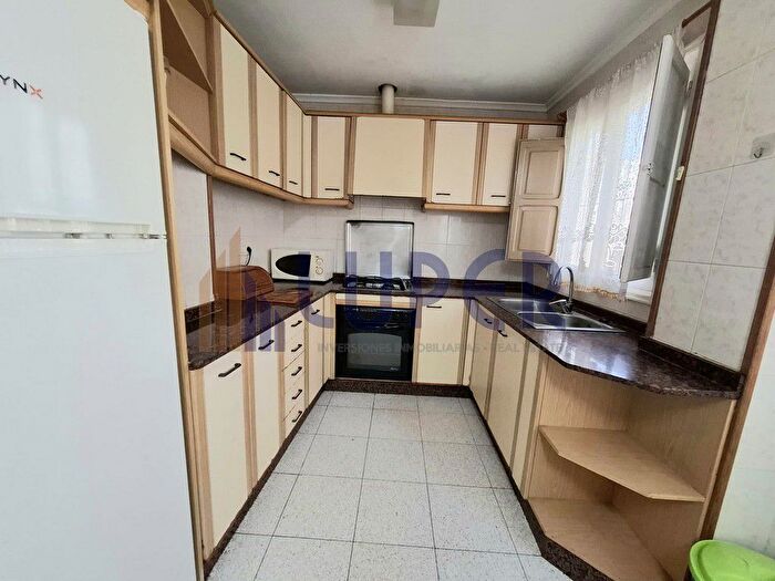 Casas en venta y pisos alquiler - 3
