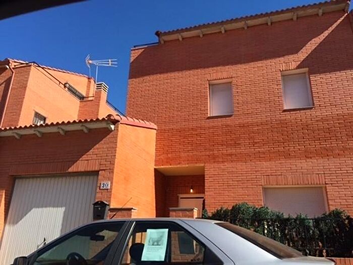 Casas en venta y pisos alquiler - 3