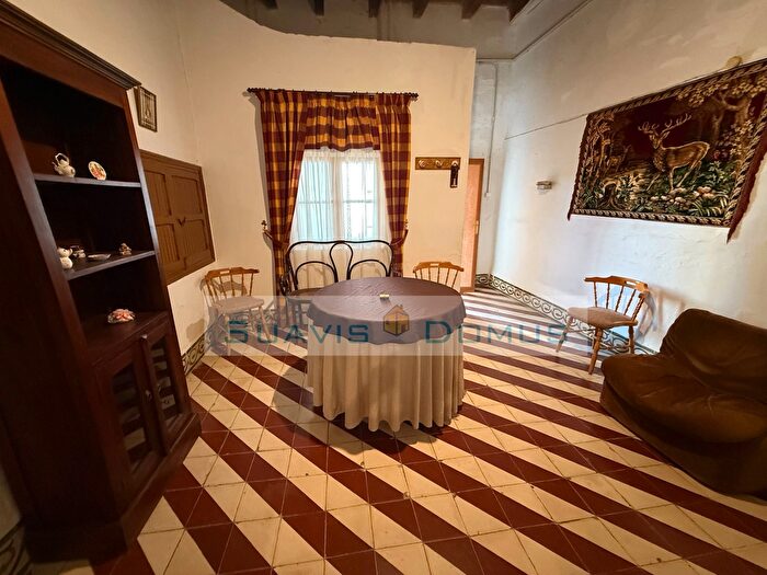 Casas en venta y pisos alquiler - 3