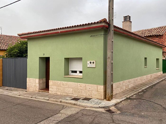 Casa en venta en Castilla y León, Palencia de 2 habitaciones