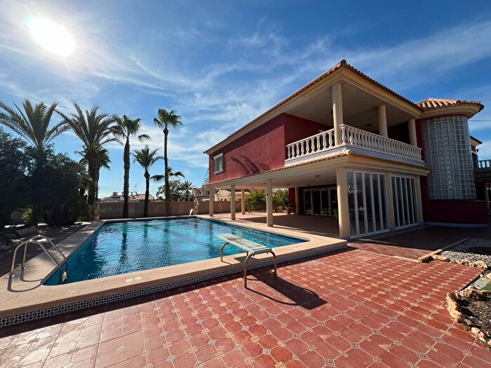 Casa en venta en Zona Carrefour Urbanizaciones, Torrevieja de 6 habitaciones