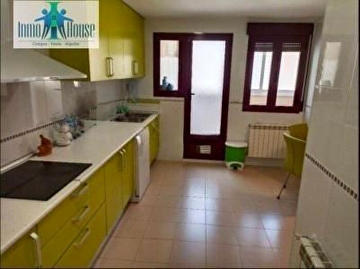 Casas en venta y pisos alquiler - 3