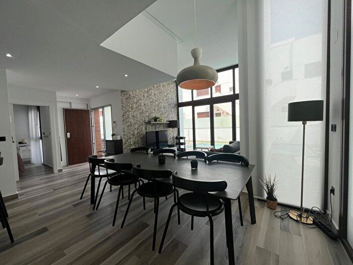 Casas en venta y pisos alquiler - 2