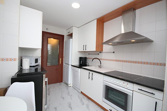 Casas en venta y pisos alquiler - 3