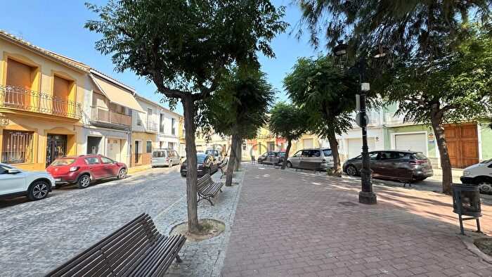Casas en venta y pisos alquiler - 1