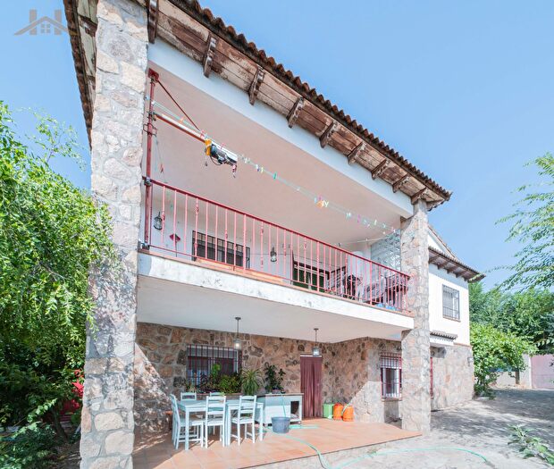 Casa en venta en El Tiemblo, Ávila de 4 habitaciones