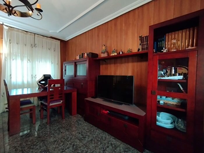 Casas en venta y pisos alquiler - 3