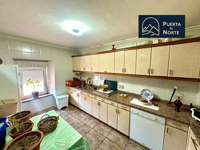 Casas en venta y pisos alquiler - 3