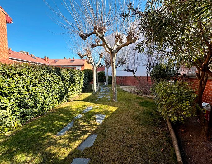 Casas en venta y pisos alquiler - 1