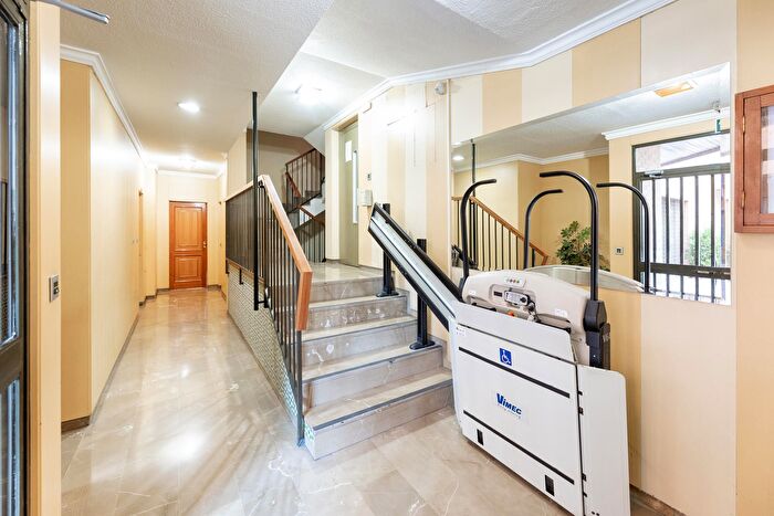Casas en venta y pisos alquiler - 3