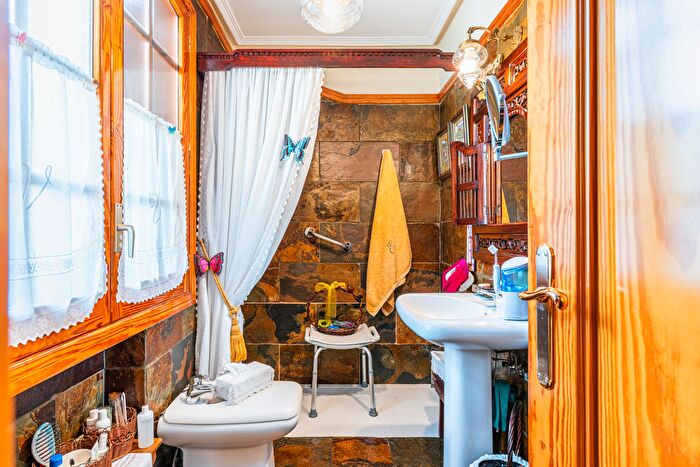 Casas en venta y pisos alquiler - 3