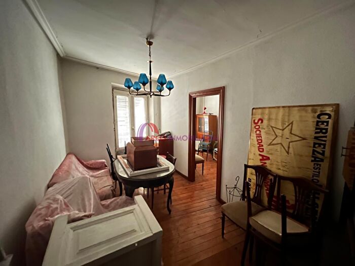Casas en venta y pisos alquiler - 1