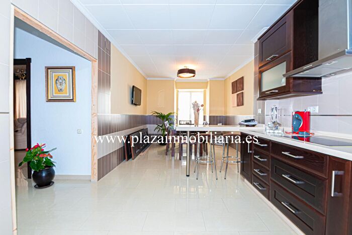 Casas en venta y pisos alquiler - 3