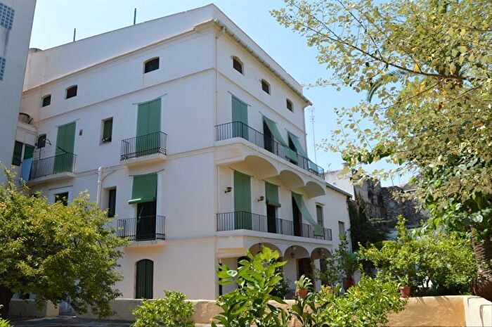 Casas en venta y pisos alquiler - 1