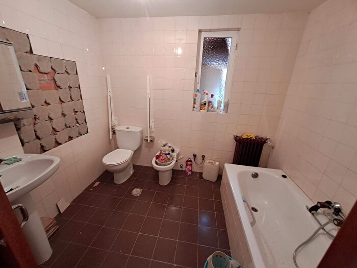 Casas en venta y pisos alquiler - 2
