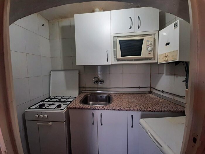 Casas en venta y pisos alquiler - 3