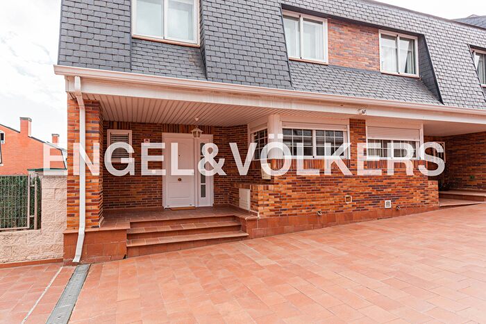 Casas en venta y pisos alquiler - 1