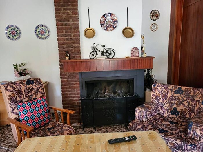 Casas en venta y pisos alquiler - 2