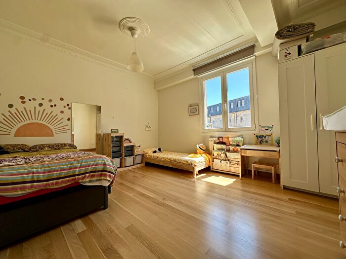 Casas en venta y pisos alquiler - 3