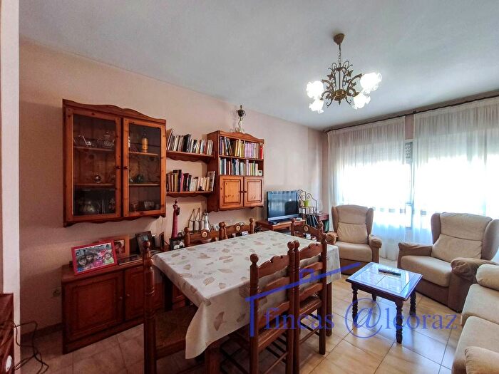 Casas en venta y pisos alquiler - 3