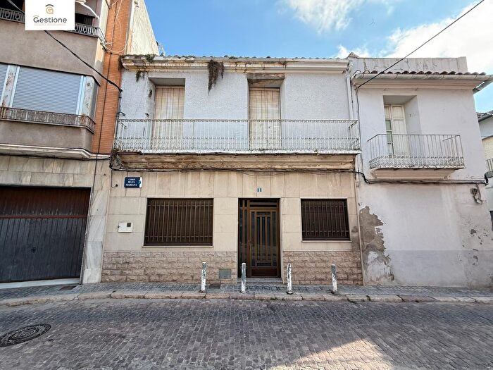 Casas en venta y pisos alquiler - 1