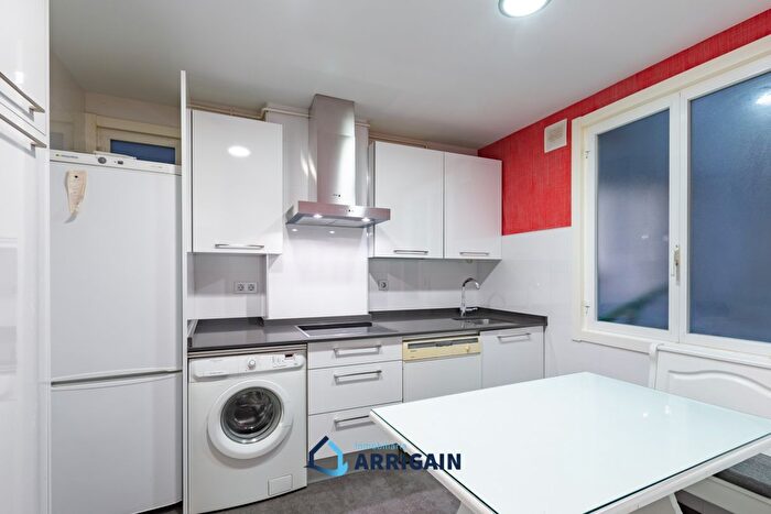 Casas en venta y pisos alquiler - 3