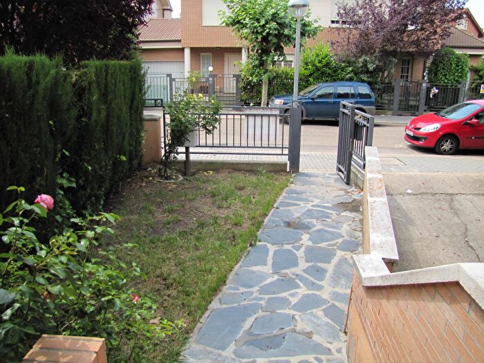 Casas en venta y pisos alquiler - 3