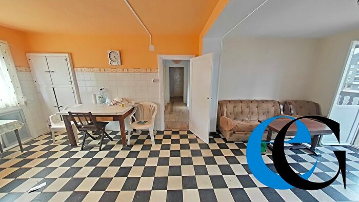 Casas en venta y pisos alquiler - 3