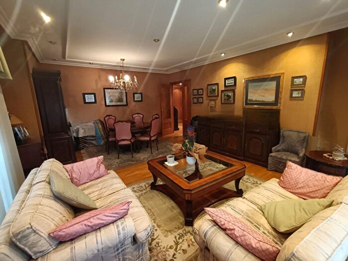 Casas en venta y pisos alquiler - 3